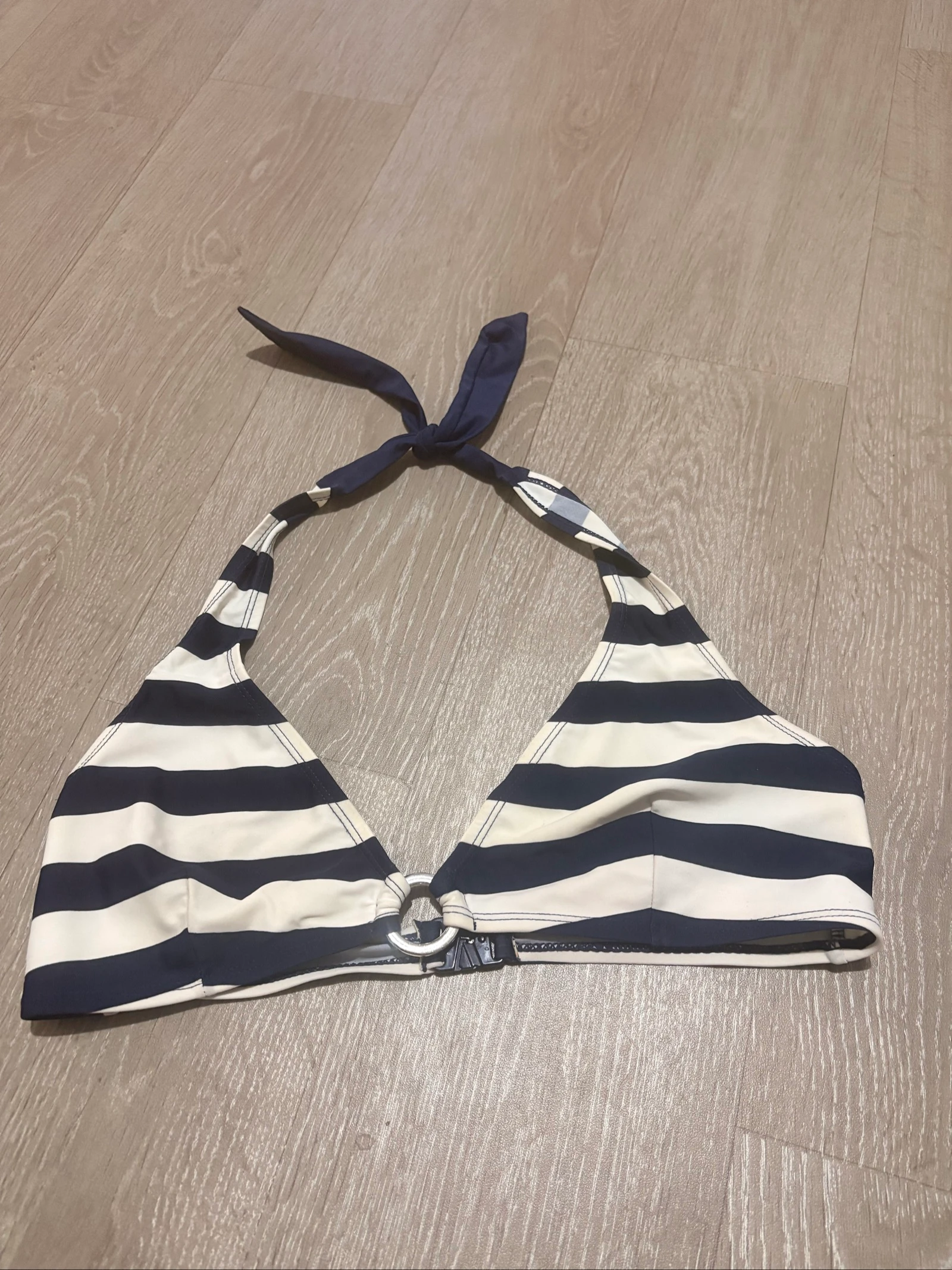 Bonjour vends Maillot de bain taille l